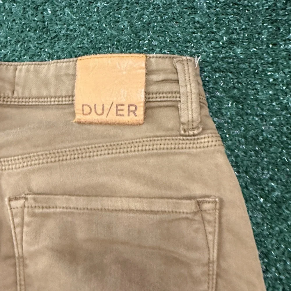 DU/ER Men's Relaxed Taper Fit Jeans Pants Size 30x32 Brown